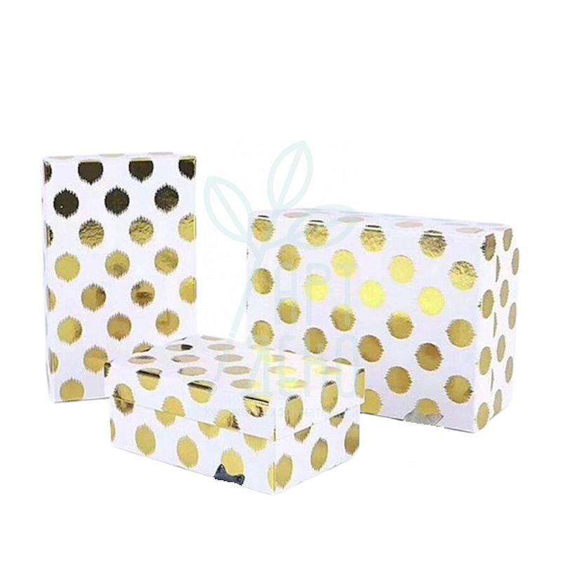 Коробка подарункова "Золото на білому", Україна