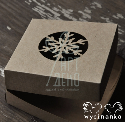 Коробка декоративна з віконцем, крафткартон "Сніжинка", 10x10x3 см, Wycinanka